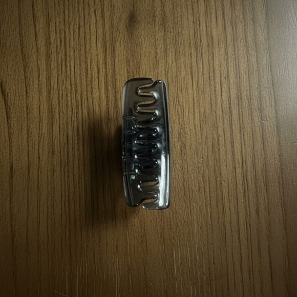 Black Hair Small Claw Clip (New) - Picture 4 of 4